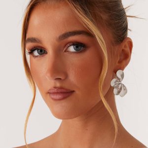 Caspian Flower Earrings - Silver