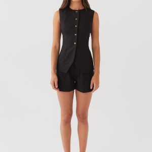 Born For Bordeaux Linen Shorts - Black